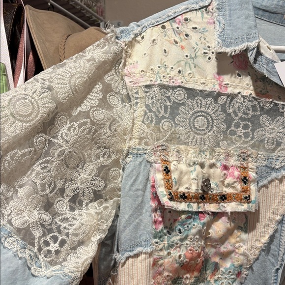 POL lace and floral denim shacket- size M - Picture 4 of 7